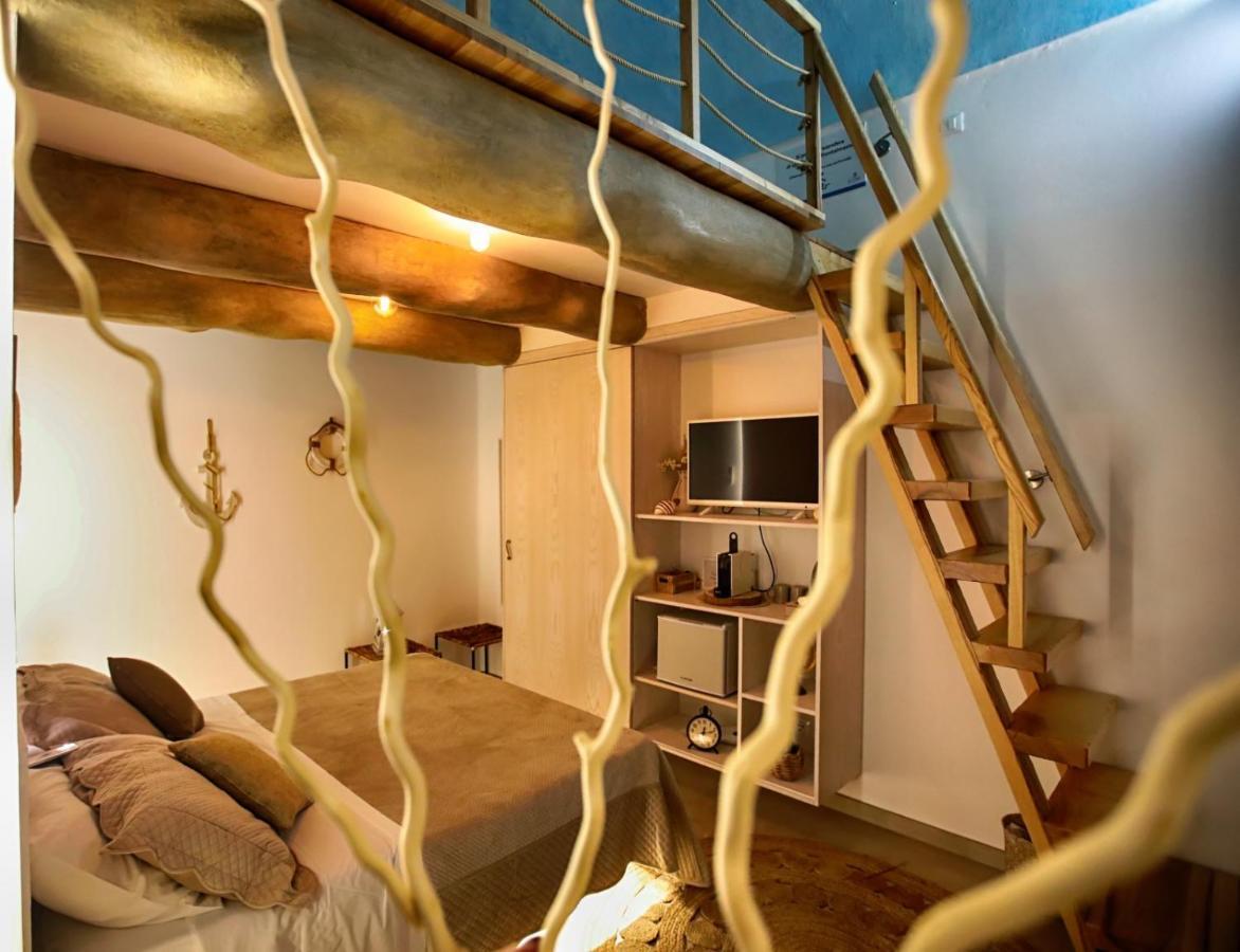 B&B Le Onde Praiola Terrasini Eksteriør billede